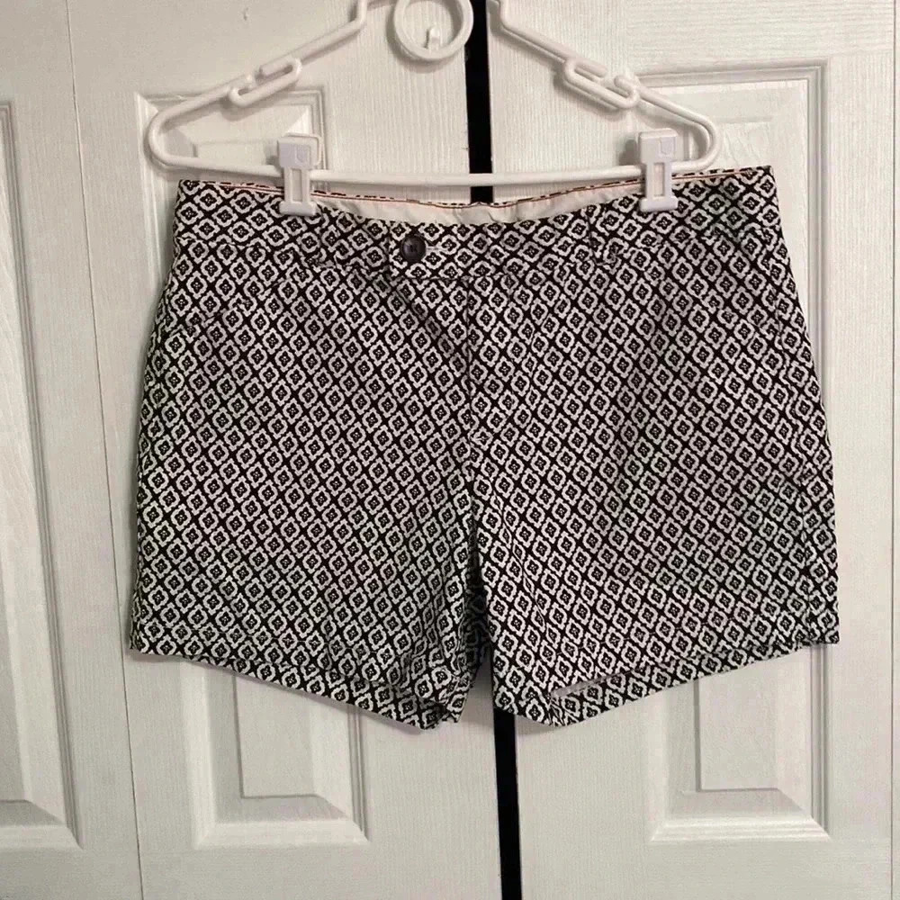 Dockers black & white shorts